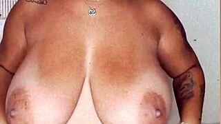 Bruna Paz flaunts her big tits and ass in the shower