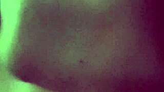 अरे, आज रात मुझे अच्छे से सहलाते देखना चाहते हो?