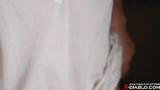 Nan Chieri's big tits dancing at 45 degrees in the night club