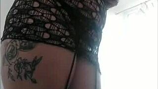 Esposa Puta Seduces Lover While Husband Works