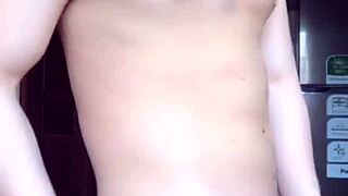 hey, check out these vietnamese gay guys chatting on blued app 😏