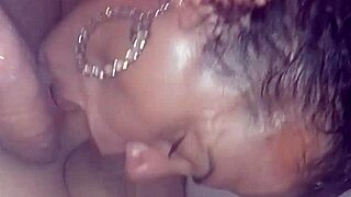 Chupando O Pau Depiladinho Do Novinho