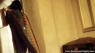 indian lover sways solo, teasing with every hot move!