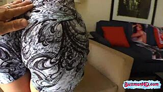 Blonde shows off her big booty... oops, so hot!