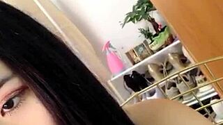 wow, this hot girl went live streaming her perfect body show for fans