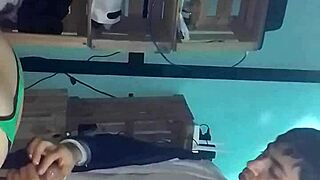 Me pongo bucaneras verde me la chupa y cogemos de perrito