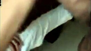 I'm giving a sloppy blowjob to this mature cougar 😏