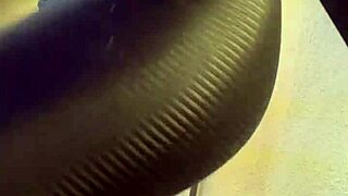 Look at that fitness slut licking pussy outdoors! So hot!