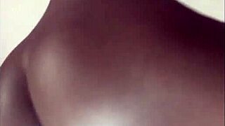 Twerking On A Vibrating Dildo With Intense Toys