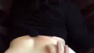 Branquinha mostrando sua bunda grande querendo pau