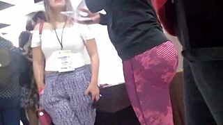 i found this irresistible big-ass whore in leggings 😍