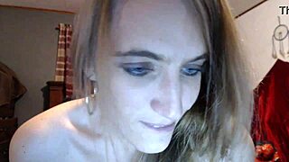 Roxxxanne Fingers Pussy In Close Up Solo Masturbation