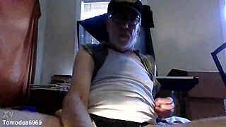 Thomas Odea shows off big gay cock in monster porn 😏