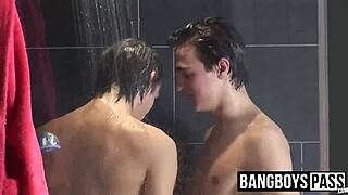 Twinks blowjob in shower