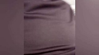 Mi Prima Cree Que Vamos A Ver Películas Pero Me La Cojo Y Me Vengo En Sus Tetas