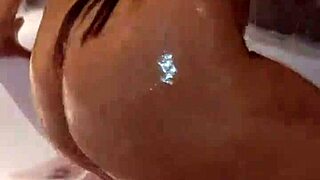 Mira Que Rico Lo Muevo en el Jacuzzi, Ven Papi, Vamos a Divertirnos!