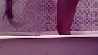 Mi Hermana Espiada Mientras Se Baña