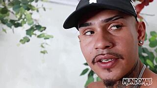 Dei meu cuzinho pros dois vizinhos