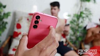 Dei meu cuzinho pros dois vizinhos