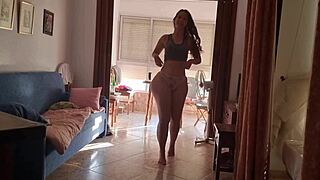 hey, wanna see this rubia culona making a custom video?