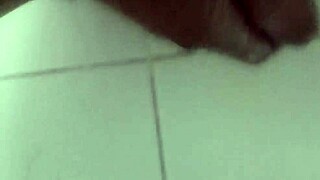 pajeandome con mi consolador en la ducha con anal gay vibes