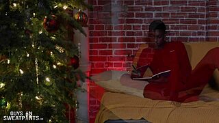 Christmas creampie with muscular bodybuilder and big cock bareback blowjob