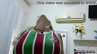 Musa do Fluminense mamou gostoso e levou uma surra de pica. Ai, que delícia, bate mais nessa bunda sexy!