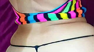 Me pongo lencería frente a amigo de esposo no aguanta y me coge.