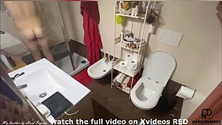 ragazzo SPIATO mentre SI FA la DOCCIA e SI MASTURBA