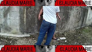 Impossible positions to eat fat woman's pussy on the street, loving her juices and licking until she cums 😍