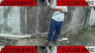 Impossible positions to eat fat woman's pussy on the street, loving her juices and licking until she cums 😍