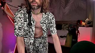 our cute streams feature this blonde couple dancing sexy with her small waist and beautiful skinny body 😍