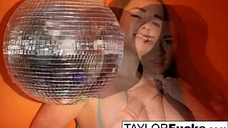 I love watching 70s sluts finger each other’s cunts