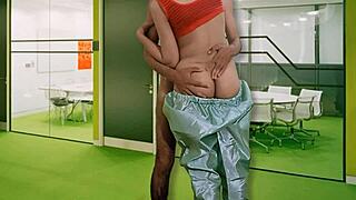 Desi Muslim Bhabhi Gives Hot Handjob in Sexy Scene