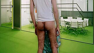 Desi Muslim Bhabhi Gives Hot Handjob in Sexy Scene