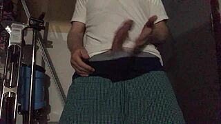 Intimate Gay Rub Session with Steamy Hands-on Action in Full Detail