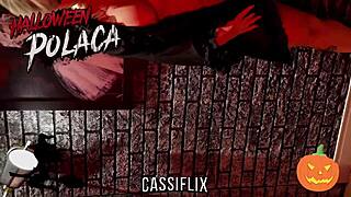 essa bruxinha safada recebe pau duro na bunda ate gozar