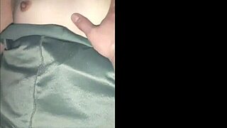 Japanese Amateur Couple Films Raw Outdoor Action on Smartphone