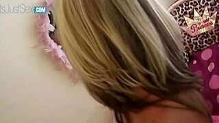 yo, starri knight, keep fingering that shaved pussy!