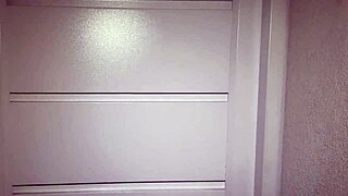 Oye, me calienta que mi domiciliario me pille masturbándome, ¿qué opinas?