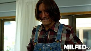 Yo, this hot busty MILF sneaks a fuck with the cable guy! 😜