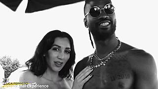 बैकस्टेज वेट वेलकम: मेलिसिया की पहली डबल पेनेट्रेशन शॉक