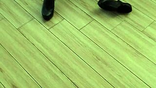 that latina with big ass teases the hotel cleaner 😏.