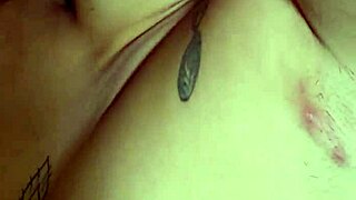 Quero Banho de Porra nas Axilas com Tesão