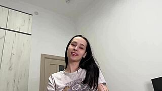 horny babe worships my shaft before work every mornin 😍