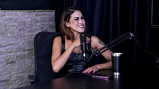 How Did Nands Ninfetinha Choose Her Artistic Name Starting with Homemade Clips?