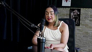 How Did Nands Ninfetinha Choose Her Artistic Name Starting with Homemade Clips?