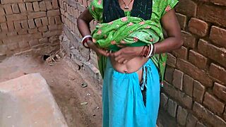 सौतेले भाई ने Priya की चूत को पैंटी के ऊपर से गीला कर दिया तीव्र हिंदी एक्शन से पहले