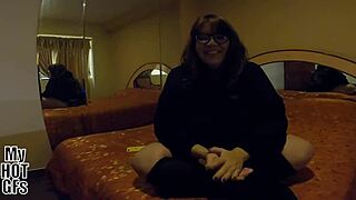 Hermosa chubby mimi folla con enormes tetas naturales 😍