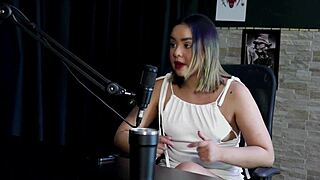 How Did Nands Ninfetinha Choose Her Artistic Name Starting with Homemade Clips?